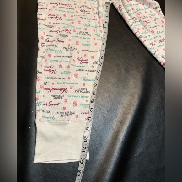 Victoria’s Secret Logo Waffle Knit Henley Top & Matching Joggers set size M - Picture 9 of 14